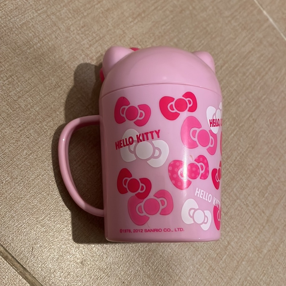 2 Hello kitty cup - Picture 3 of 7